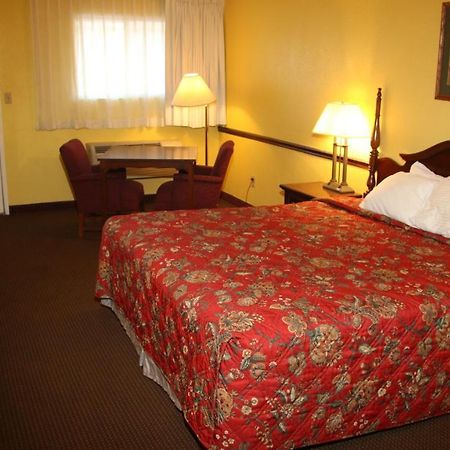 Townsman Inn Larned Dış mekan fotoğraf