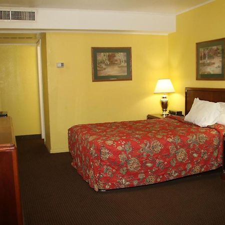 Townsman Inn Larned Dış mekan fotoğraf