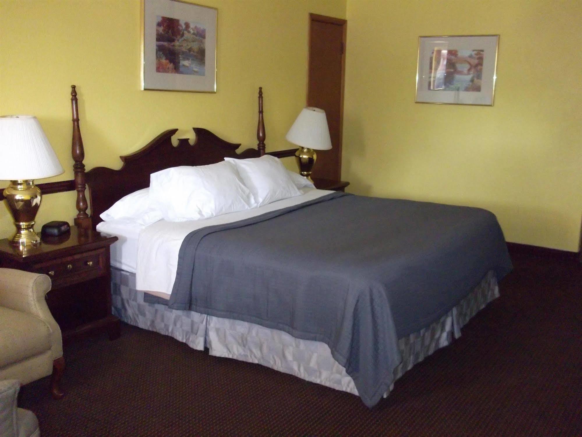 Townsman Inn Larned Dış mekan fotoğraf