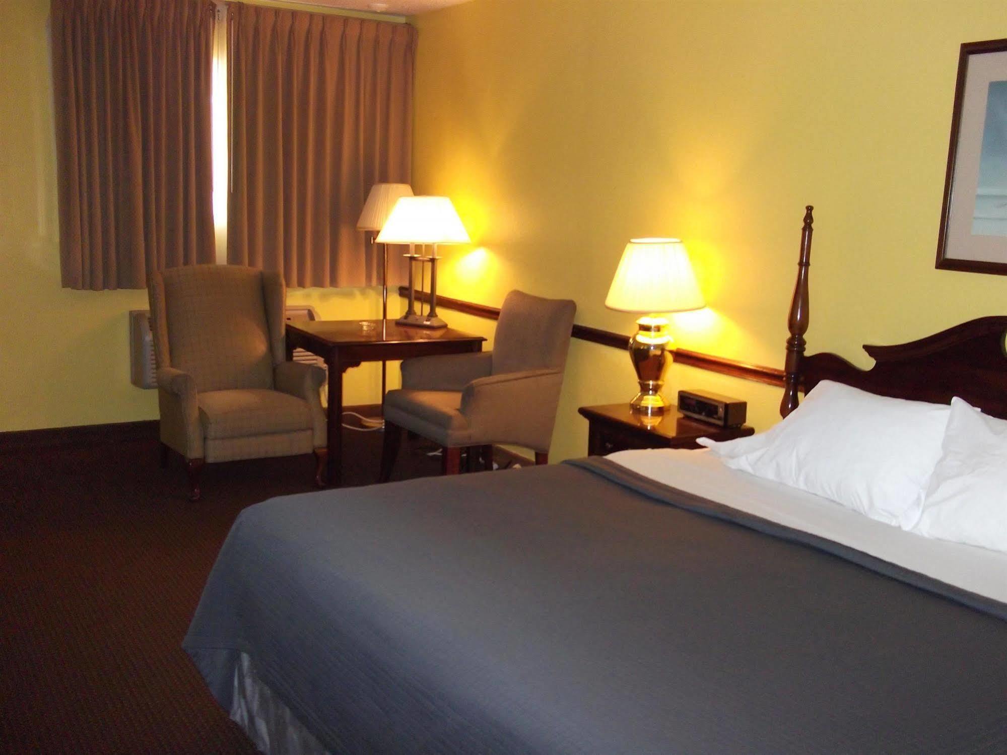 Townsman Inn Larned Dış mekan fotoğraf