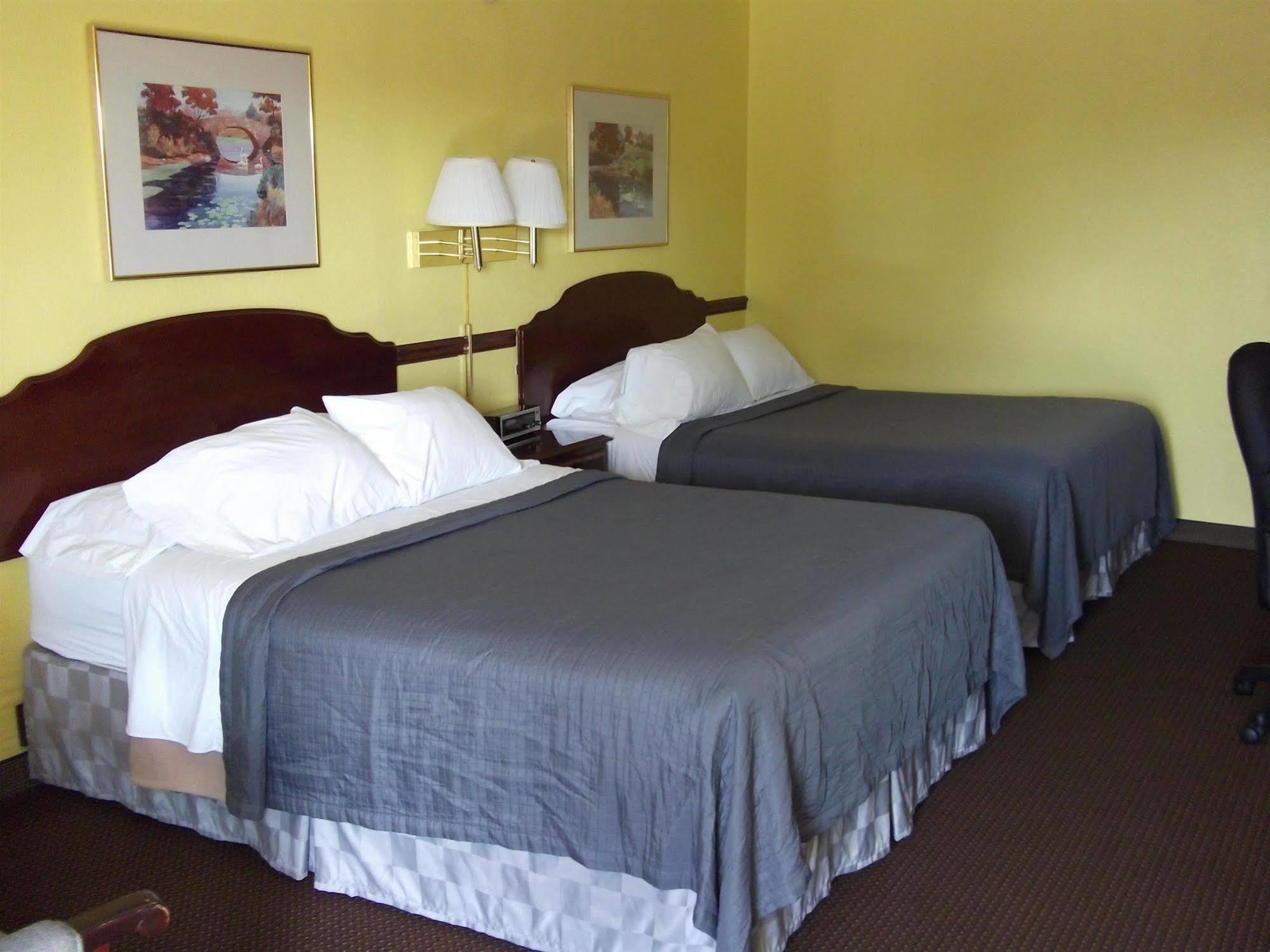 Townsman Inn Larned Dış mekan fotoğraf