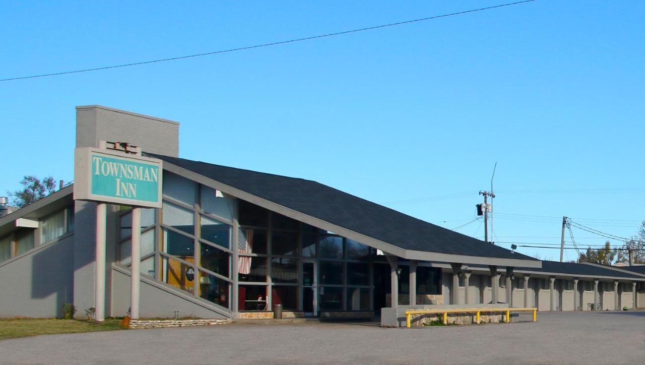Townsman Inn Larned Dış mekan fotoğraf