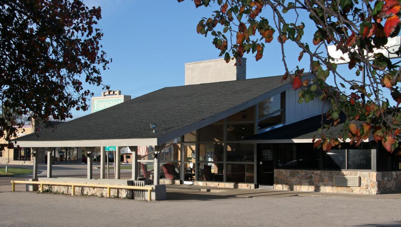 Townsman Inn Larned Dış mekan fotoğraf